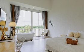 กำแพงสีขาว